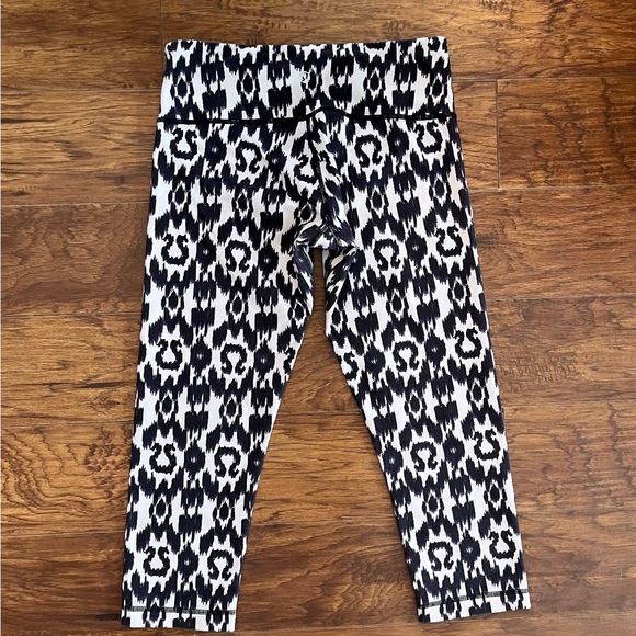 Lululemon Capri Leggings size 6 - Picture 2 of 2